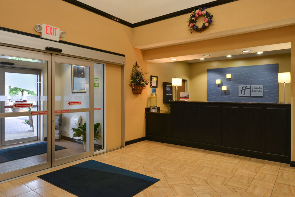 Country Inn & Suites By Radisson Benton Harbor-St Joseph Mi Εξωτερικό φωτογραφία